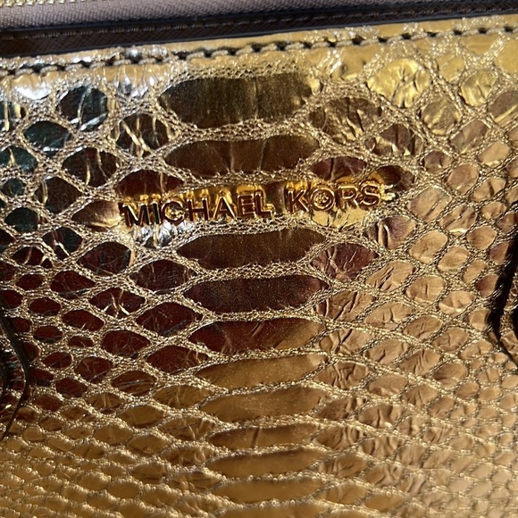 MICHAEL KORS gold metallic embossed satchel with crossbody strap - Picture 5 of 12